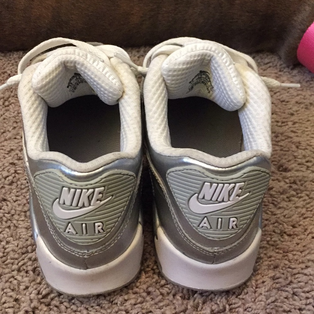 Nike - Picture 2 of 6